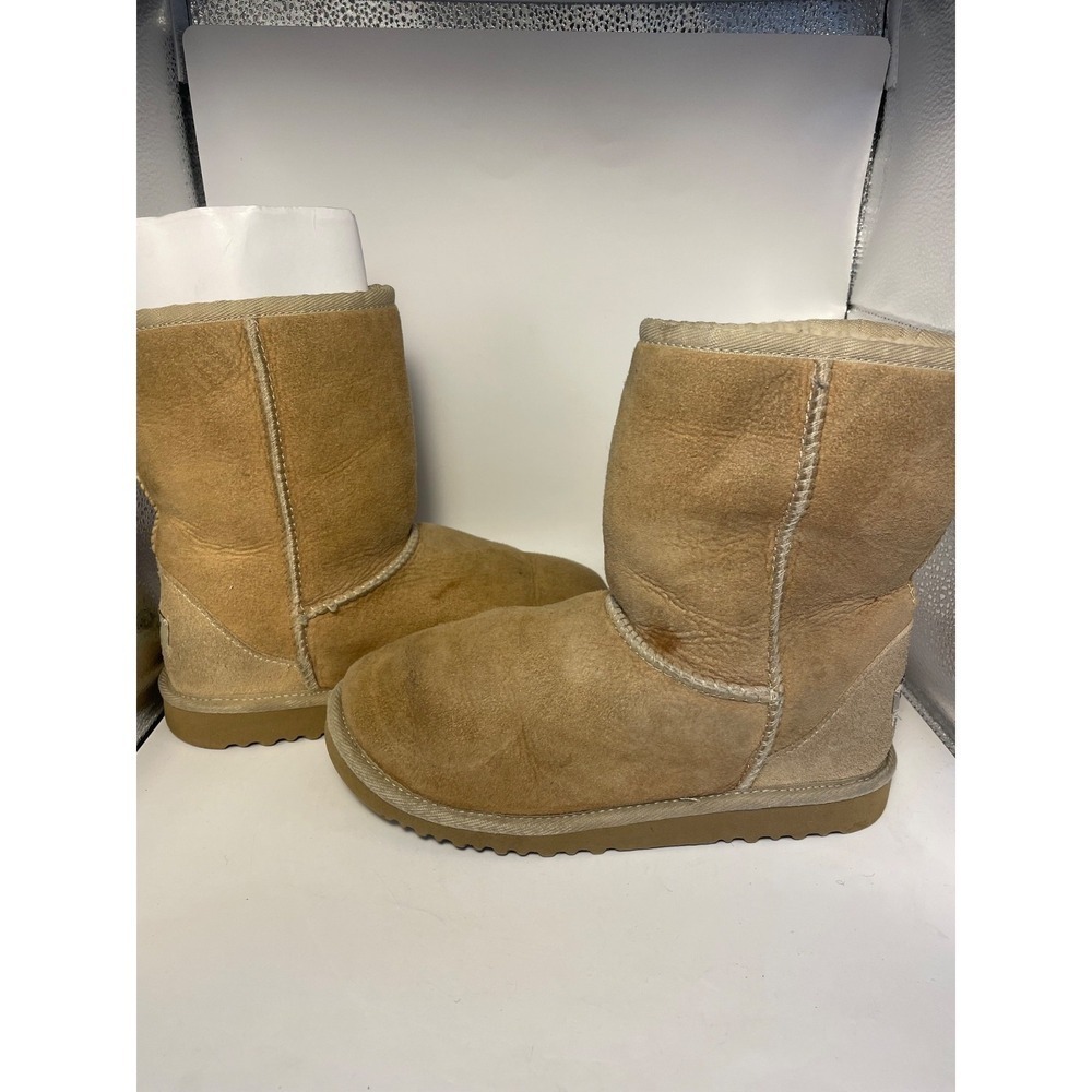 Womens UGG AUSTRALIA Beige Sheepskin Short Winter Boots Sz. 4